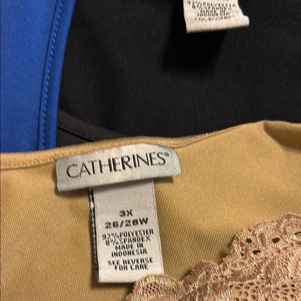 4 Sleeveless Women's Tops - Picture 8 of 10